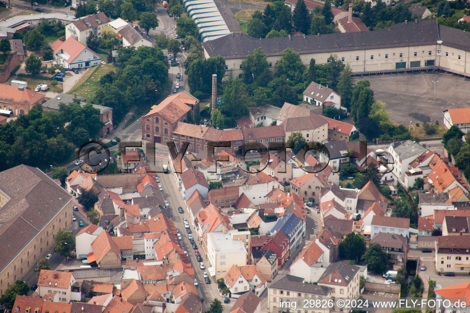 Germersheim dans le département Rhénanie-Palatinat, Allemagne vu d'un drone