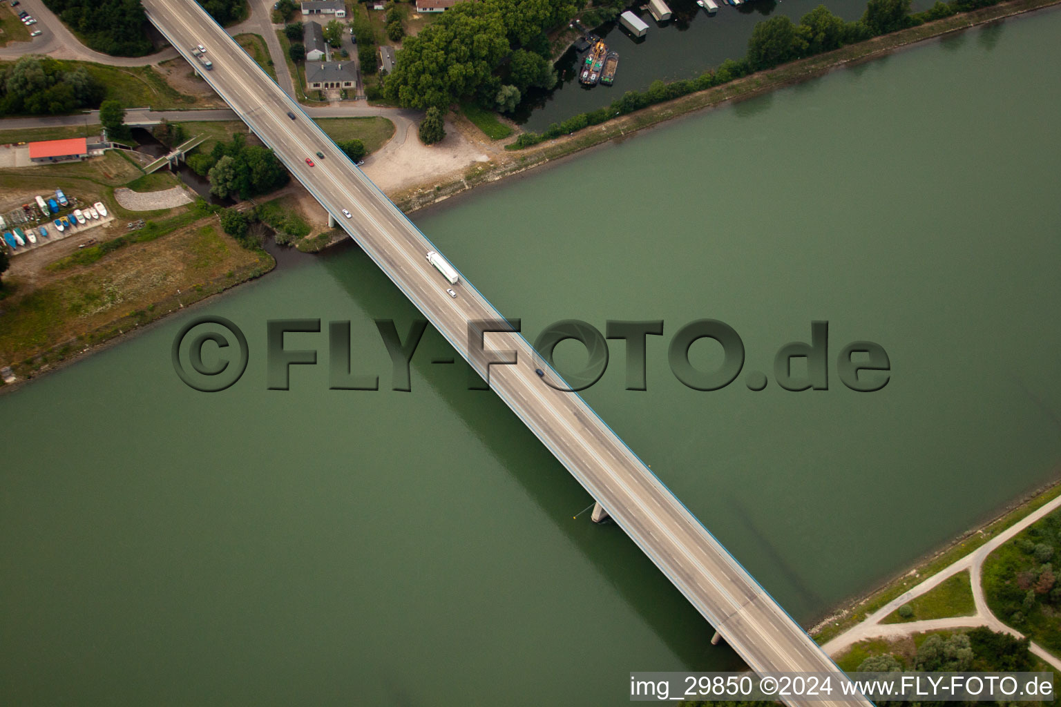 Vue aérienne de Pont sur le Rhin à Germersheim dans le département Rhénanie-Palatinat, Allemagne