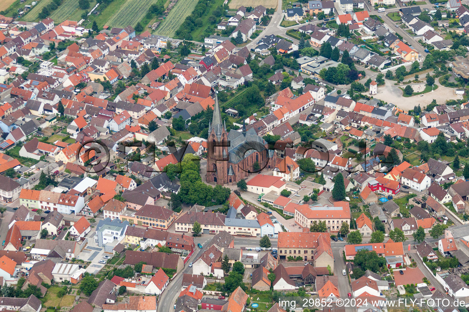 Vue aérienne de Vue des rues et des maisons des quartiers résidentiels à le quartier Rheinsheim in Philippsburg dans le département Bade-Wurtemberg, Allemagne
