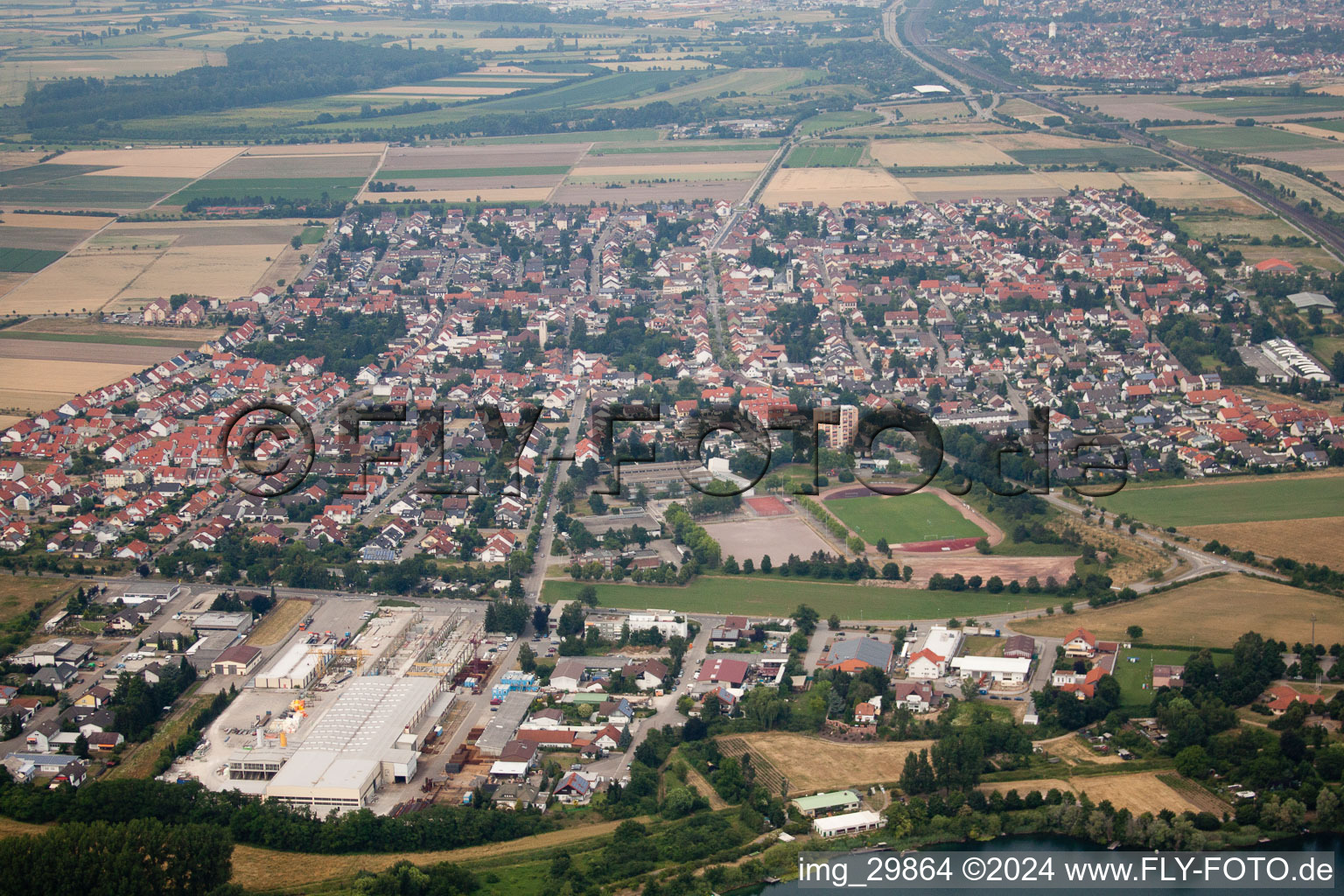 Neulußheim dans le département Bade-Wurtemberg, Allemagne vue d'en haut