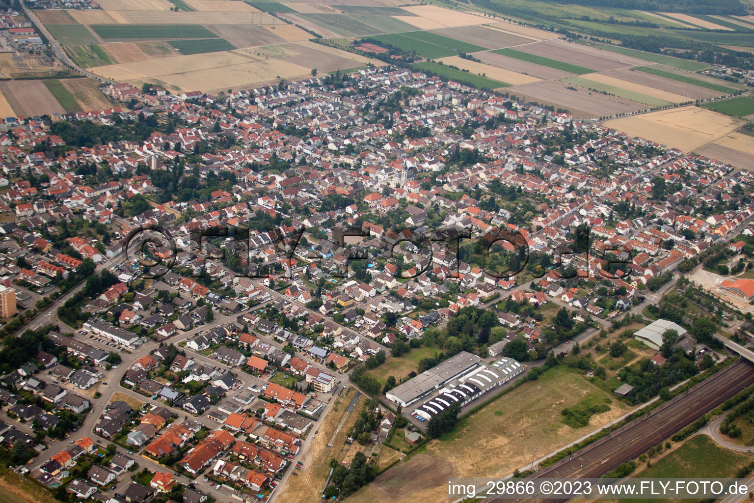 Neulußheim dans le département Bade-Wurtemberg, Allemagne depuis l'avion