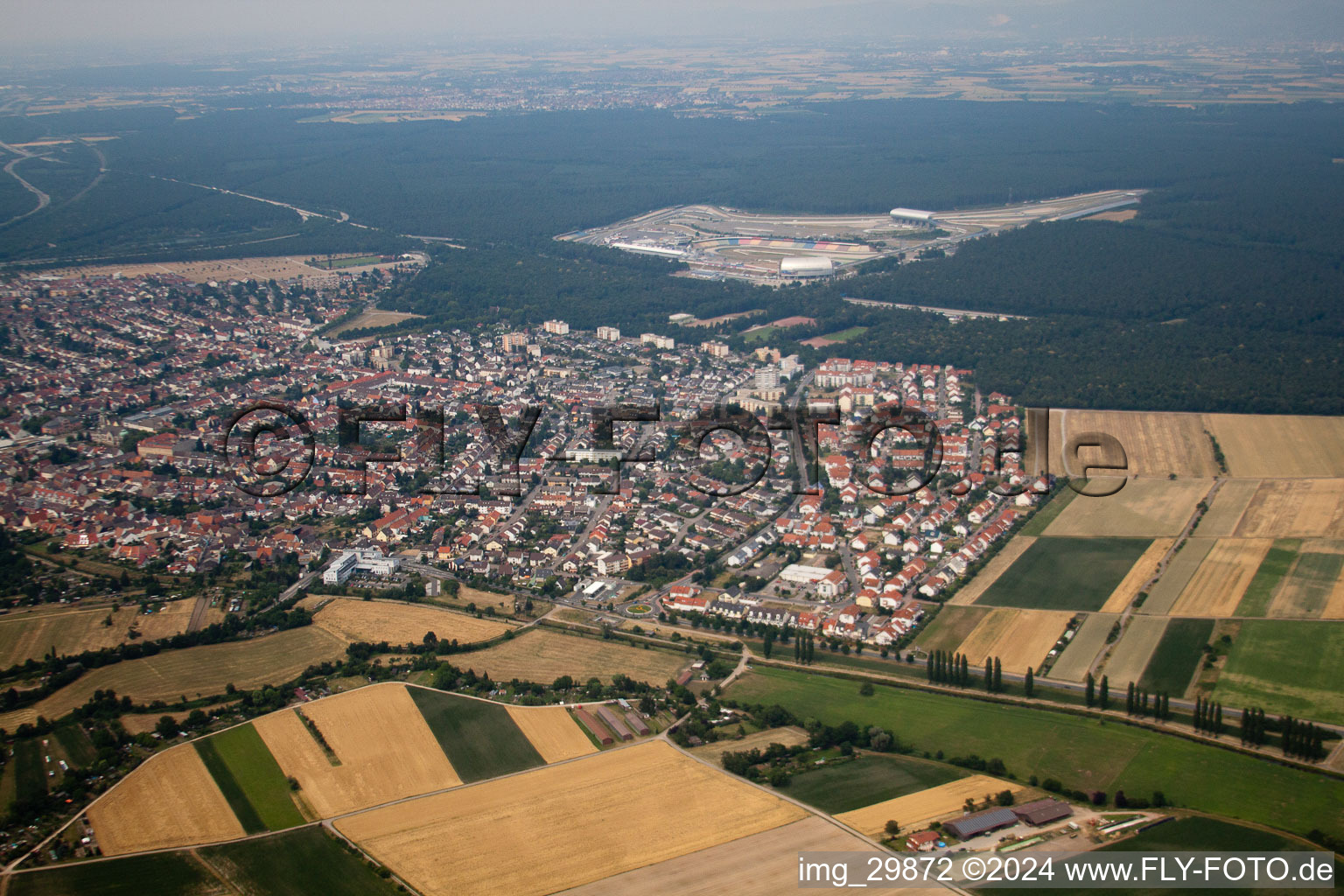 Vue d'oiseau de Hockenheim dans le département Bade-Wurtemberg, Allemagne