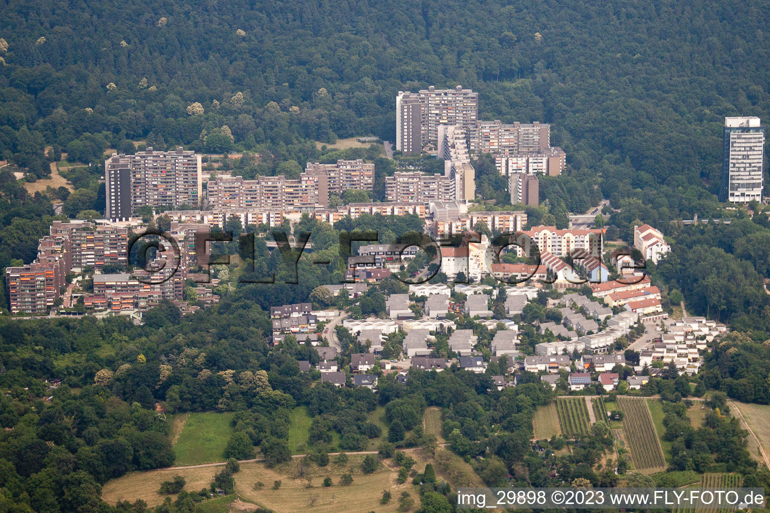 Enregistrement par drone de HD-Emmertsgrund à le quartier Emmertsgrund in Heidelberg dans le département Bade-Wurtemberg, Allemagne