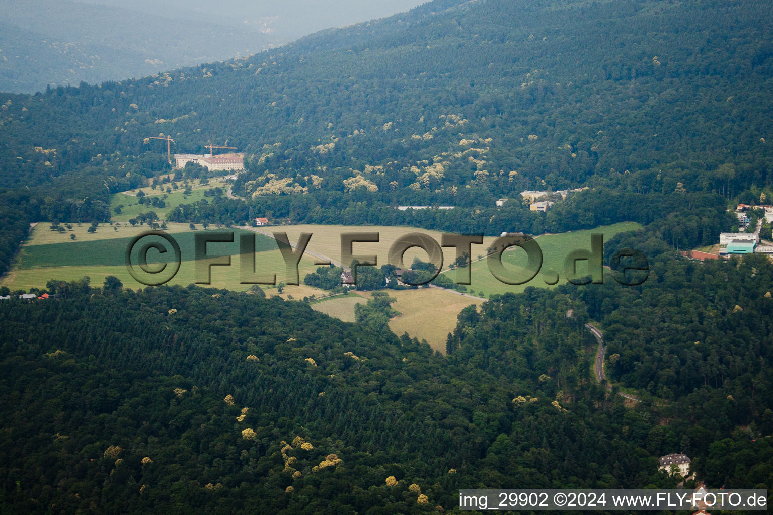 Vue aérienne de Bierhelderhof Gutsschänke à le quartier Rohrbach in Heidelberg dans le département Bade-Wurtemberg, Allemagne