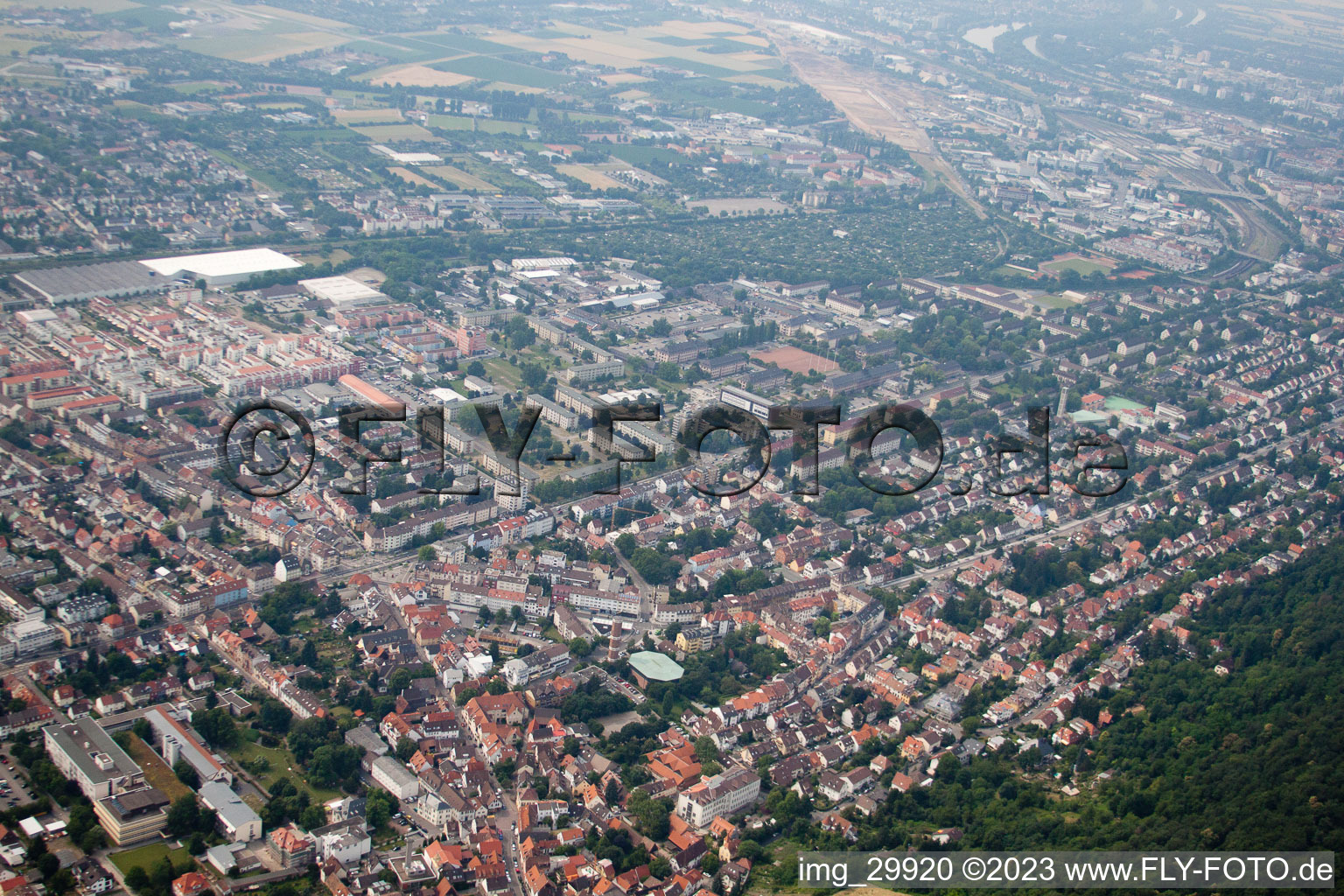 Enregistrement par drone de Quartier Rohrbach in Heidelberg dans le département Bade-Wurtemberg, Allemagne