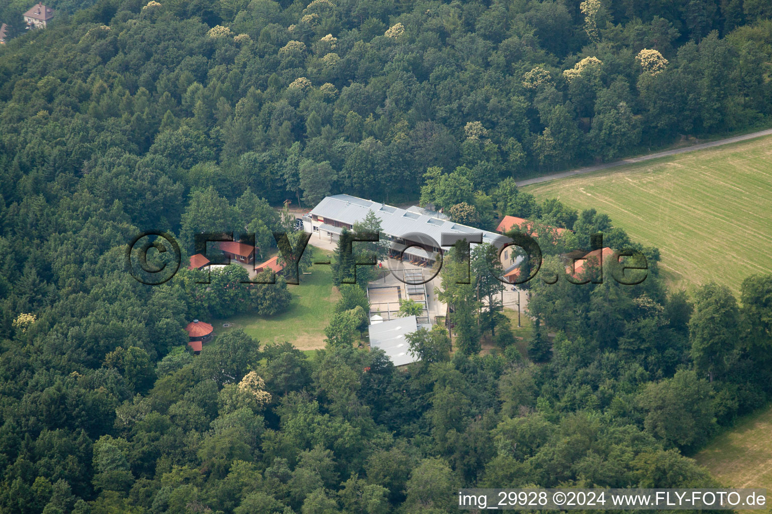 Vue aérienne de Camp de pirates de la forêt à le quartier Rohrbach in Heidelberg dans le département Bade-Wurtemberg, Allemagne
