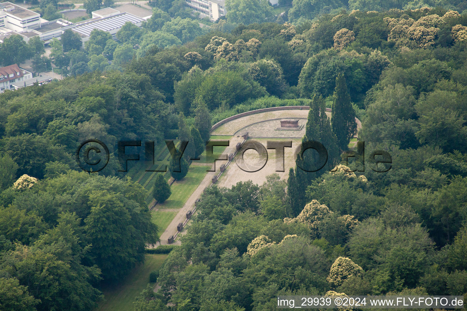 Photographie aérienne de Cimetière d'honneur à le quartier Königstuhl in Heidelberg dans le département Bade-Wurtemberg, Allemagne