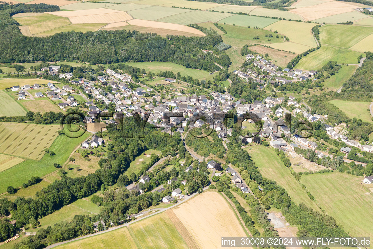 Vue aérienne de Champs agricoles et surfaces utilisables à Mengerschied dans le département Rhénanie-Palatinat, Allemagne