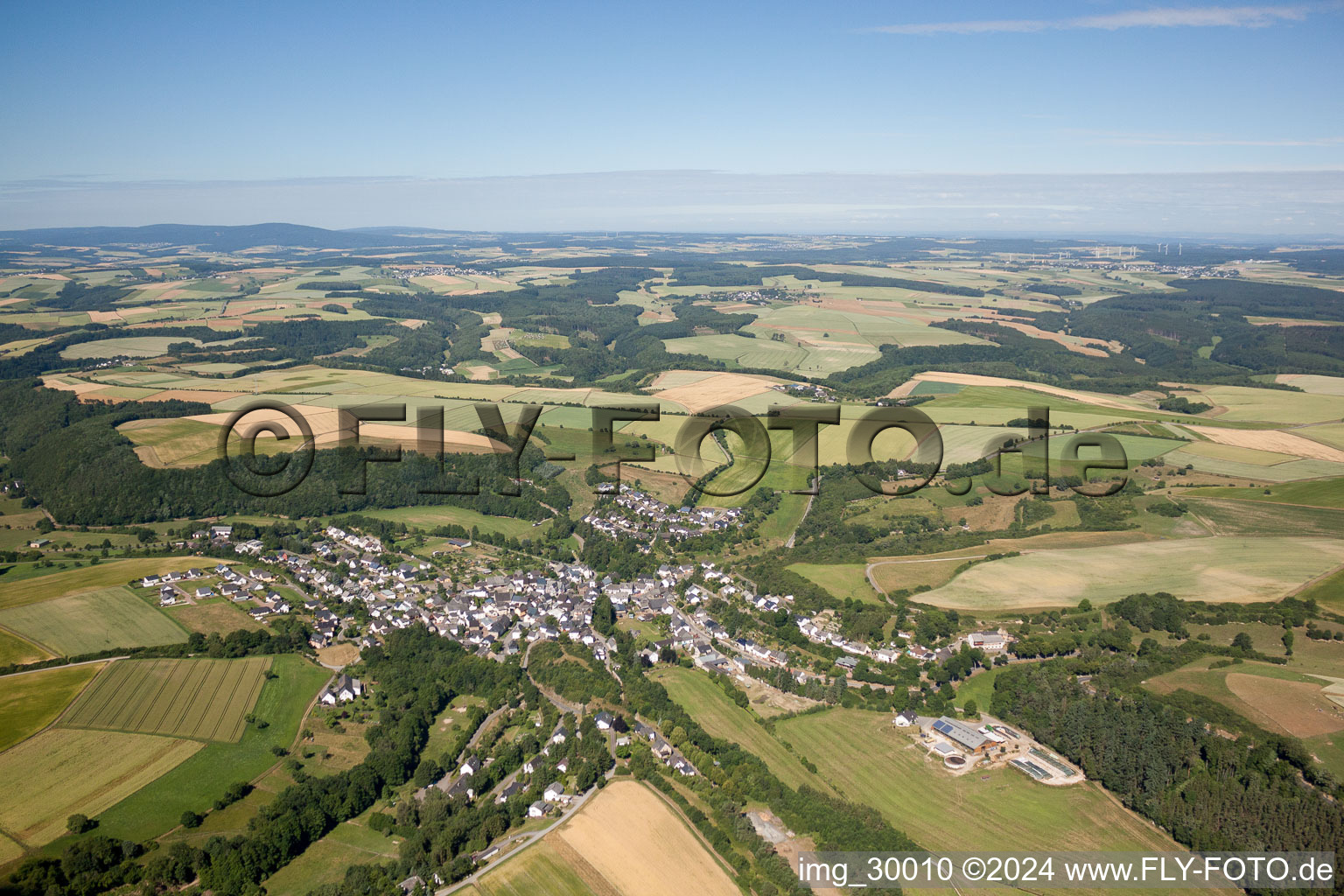 Vue aérienne de Mengerschied dans le département Rhénanie-Palatinat, Allemagne