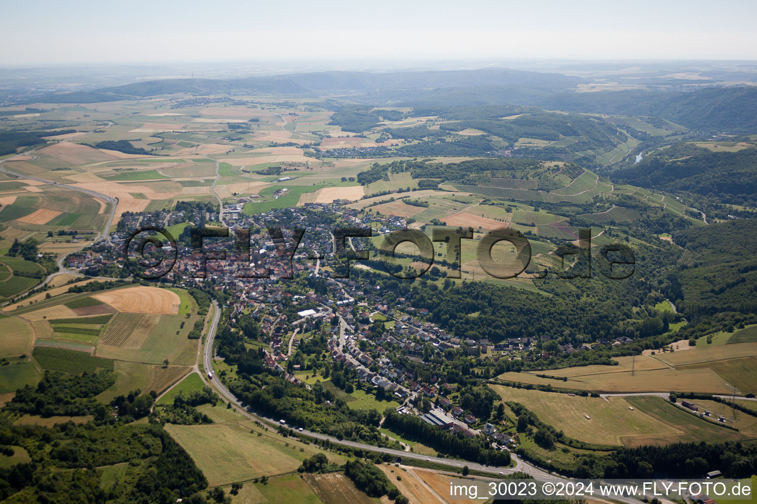 Photographie aérienne de Vue des rues et des maisons des quartiers résidentiels à Waldböckelheim dans le département Rhénanie-Palatinat, Allemagne