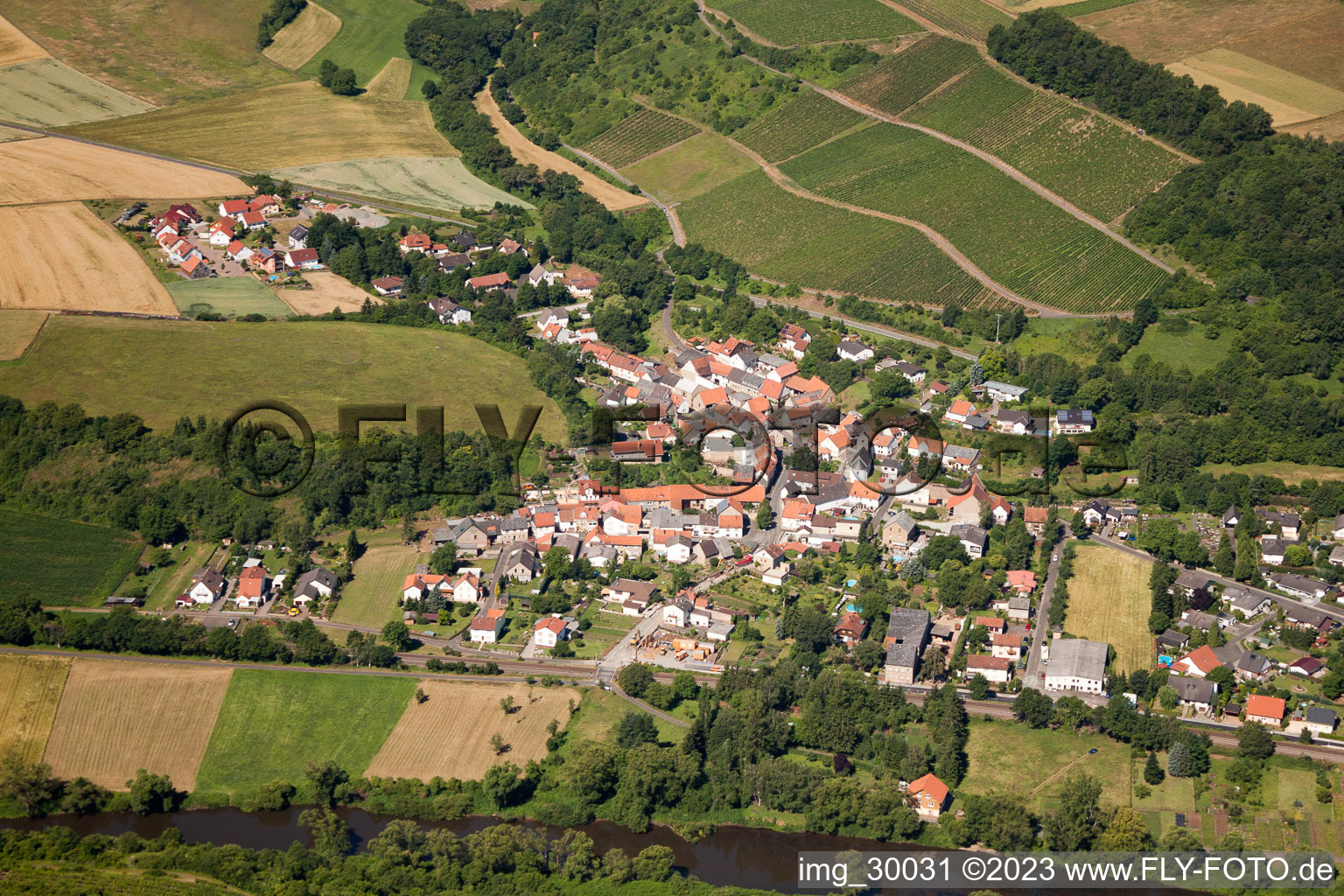 Vue aérienne de Boos dans le département Rhénanie-Palatinat, Allemagne