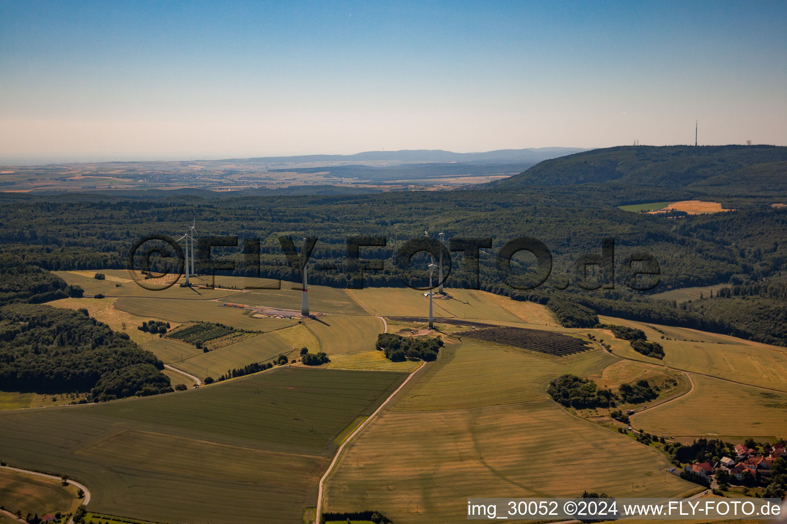 Vue aérienne de Éoliennes à Schneebergerhof dans le département Rhénanie-Palatinat, Allemagne