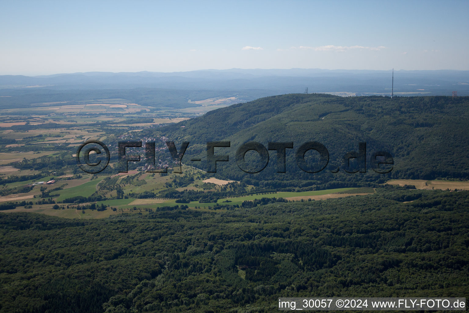 Vue aérienne de Sur le Donnersberg à Dannenfels dans le département Rhénanie-Palatinat, Allemagne