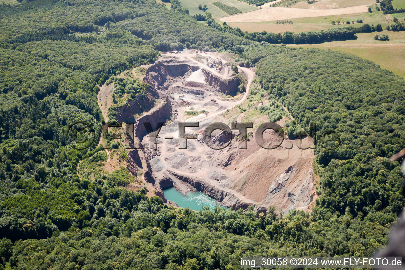 Vue aérienne de Sur le Donnersberg à Dannenfels dans le département Rhénanie-Palatinat, Allemagne