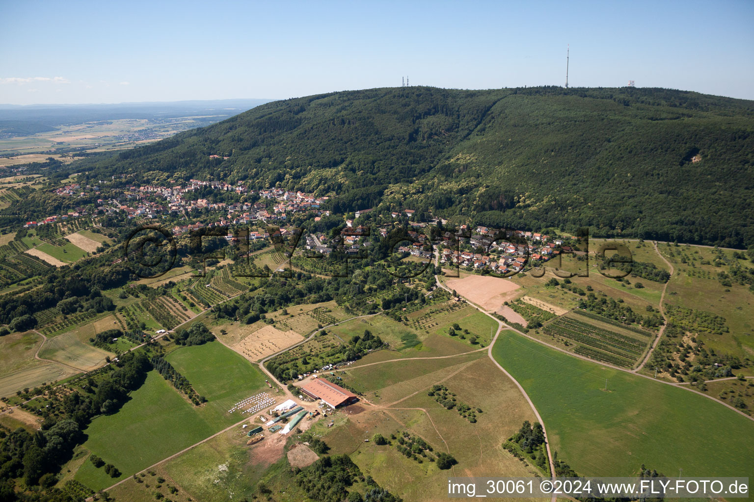 Vue oblique de Sur le Donnersberg à Dannenfels dans le département Rhénanie-Palatinat, Allemagne