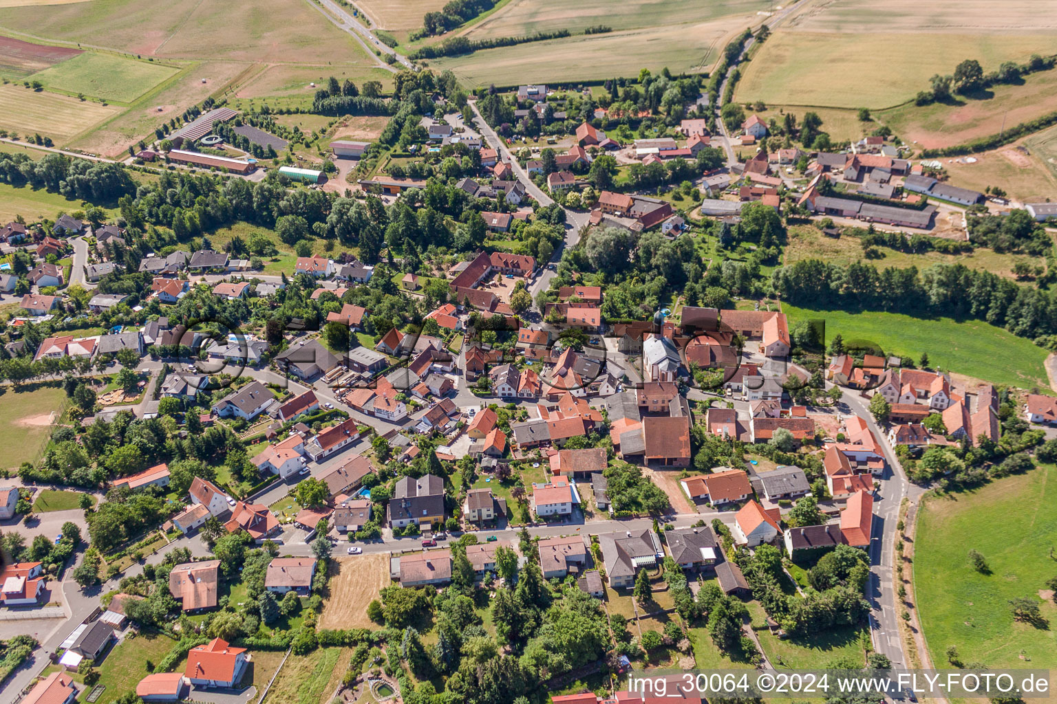 Vue aérienne de Vue sur le village à Weitersweiler dans le département Rhénanie-Palatinat, Allemagne