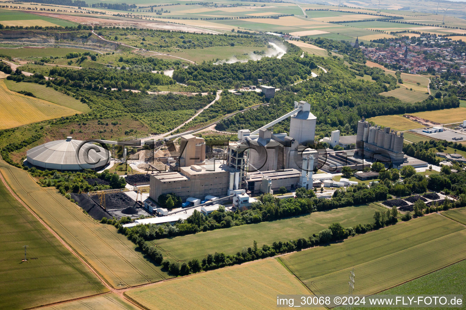 Vue aérienne de Cimenterie Dyckerhoff à Göllheim dans le département Rhénanie-Palatinat, Allemagne