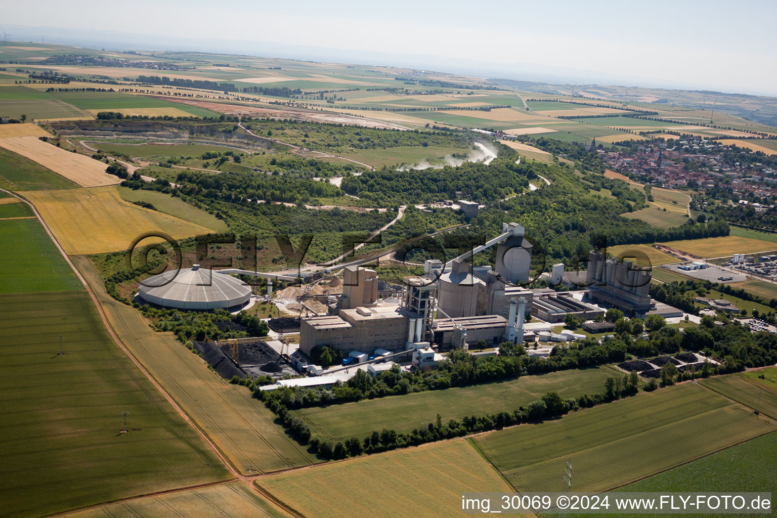 Vue aérienne de Cimenterie Dyckerhoff à Göllheim dans le département Rhénanie-Palatinat, Allemagne