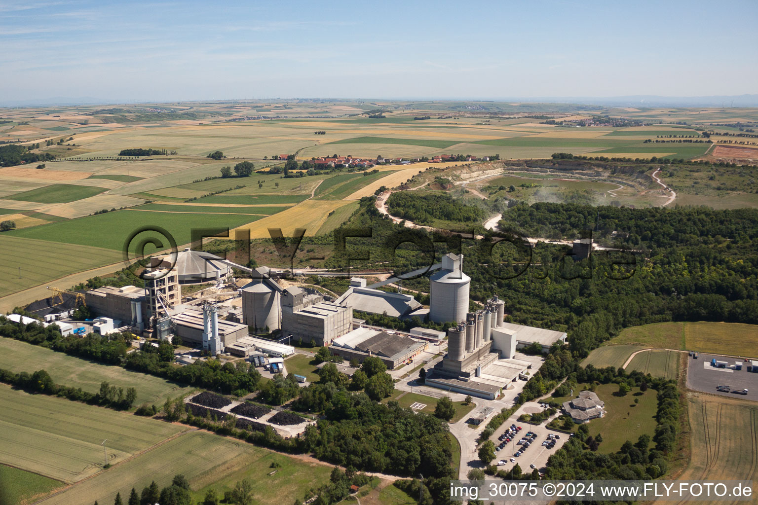 Cimenterie Dyckerhoff à Göllheim dans le département Rhénanie-Palatinat, Allemagne d'en haut