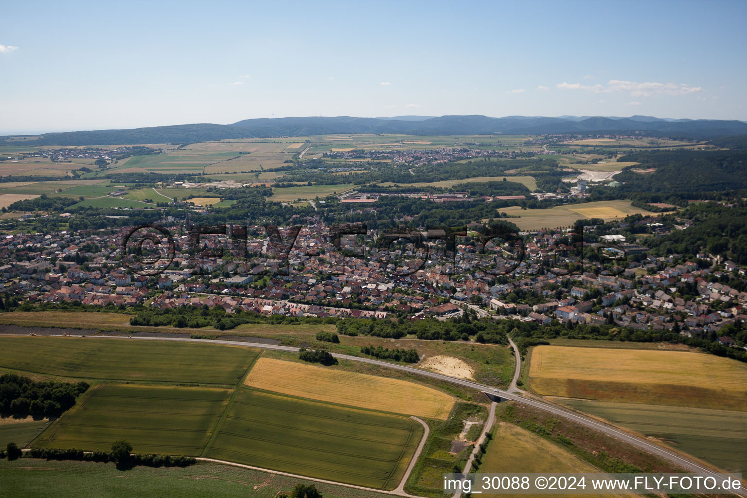 Eisenberg dans le département Rhénanie-Palatinat, Allemagne du point de vue du drone