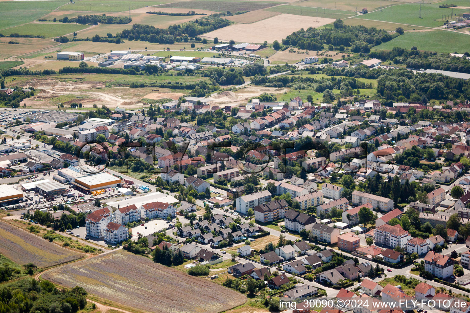 Eisenberg dans le département Rhénanie-Palatinat, Allemagne vu d'un drone