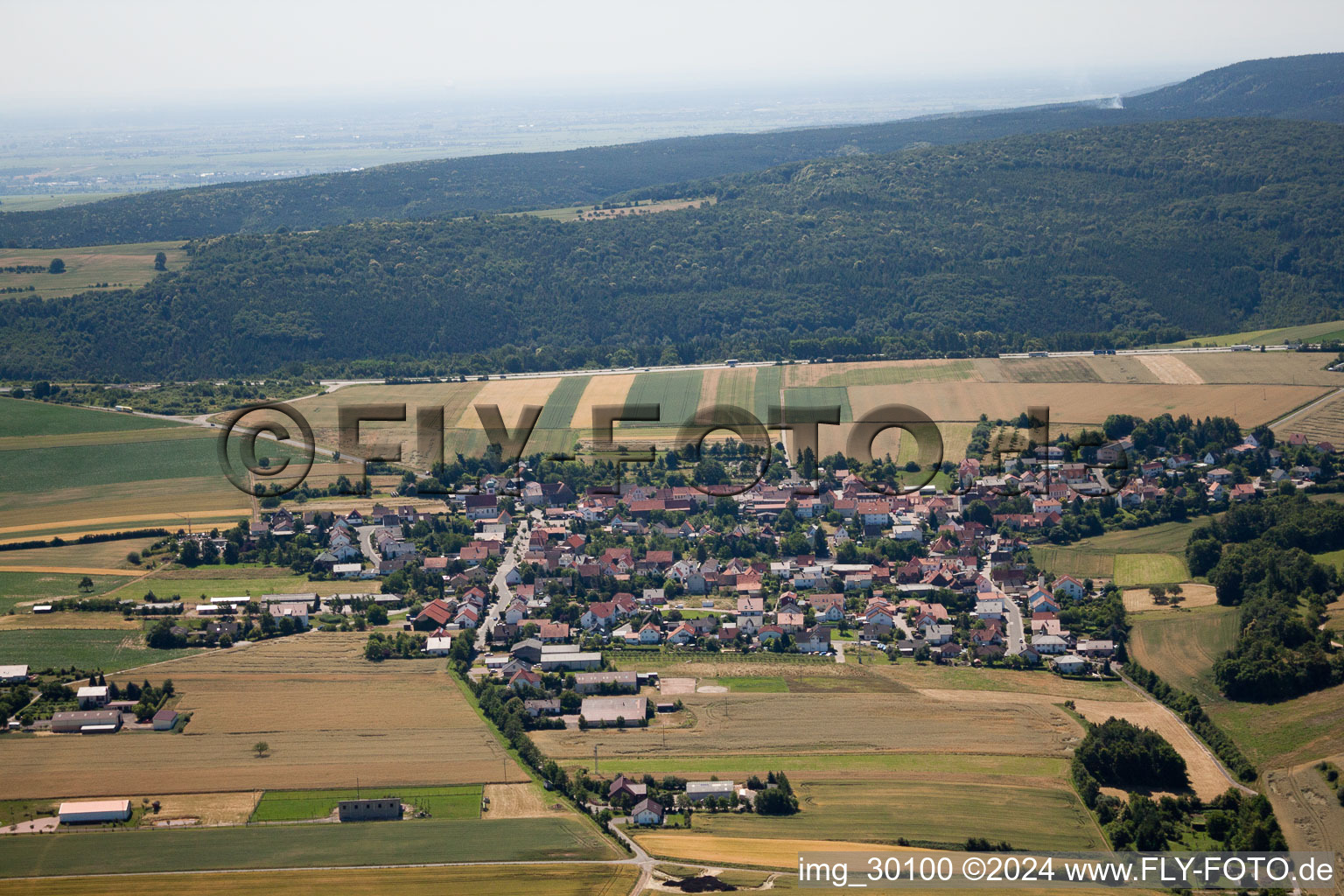 Tiefenthal dans le département Rhénanie-Palatinat, Allemagne vu d'un drone