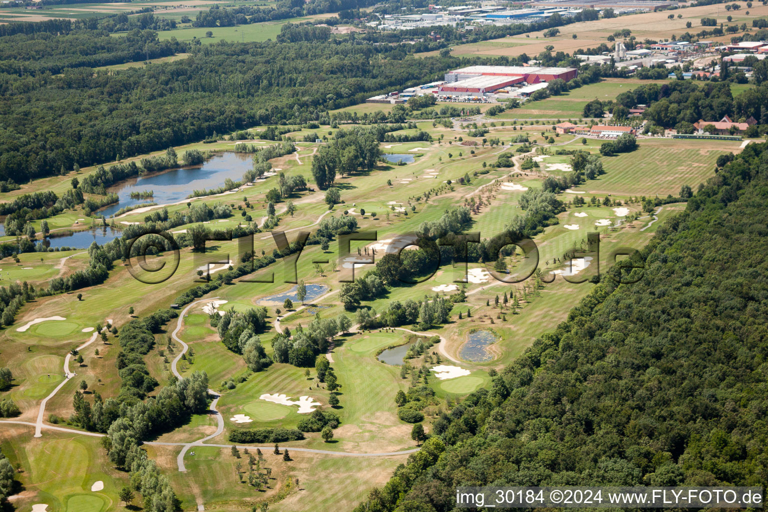 Vue d'oiseau de Golfclub Dreihof à Essingen dans le département Rhénanie-Palatinat, Allemagne