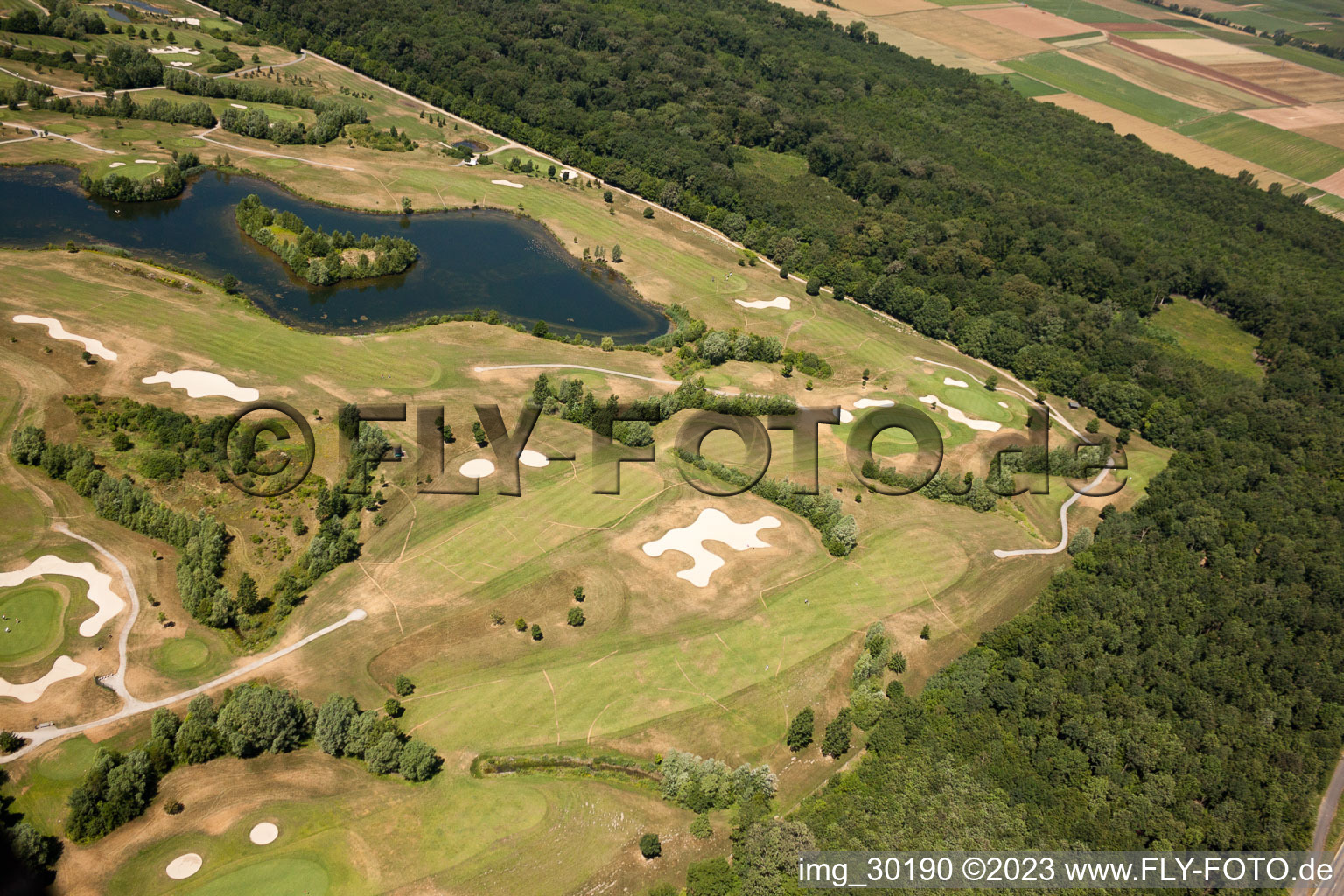 Golfclub Dreihof à Essingen dans le département Rhénanie-Palatinat, Allemagne du point de vue du drone