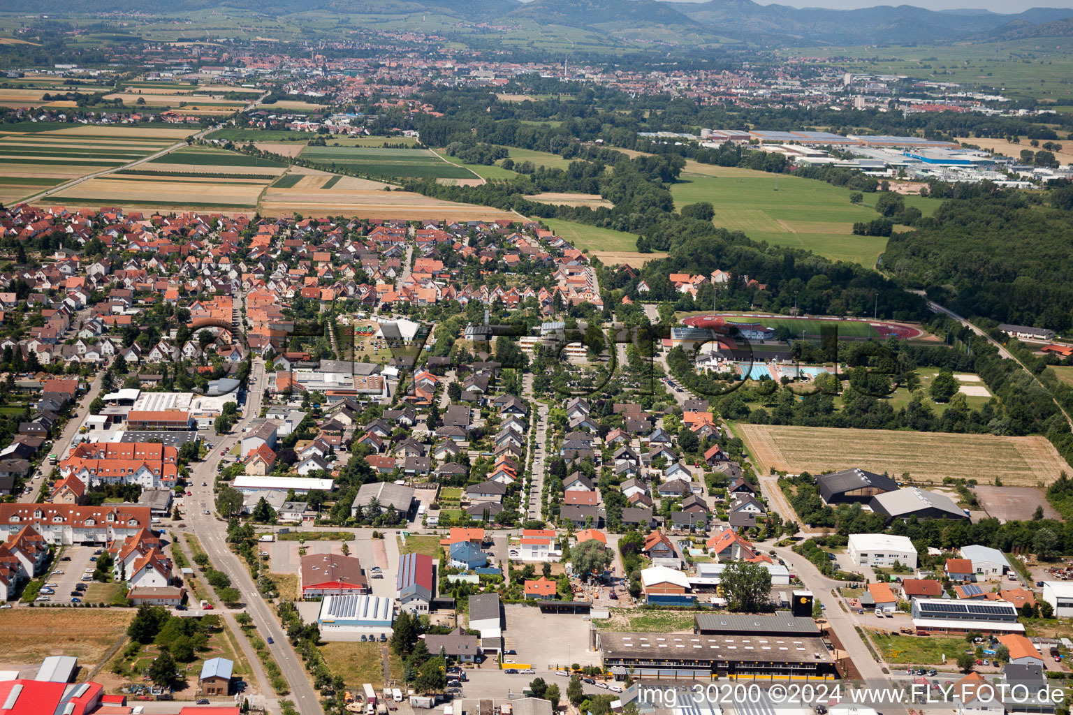 Quartier Offenbach in Offenbach an der Queich dans le département Rhénanie-Palatinat, Allemagne vu d'un drone