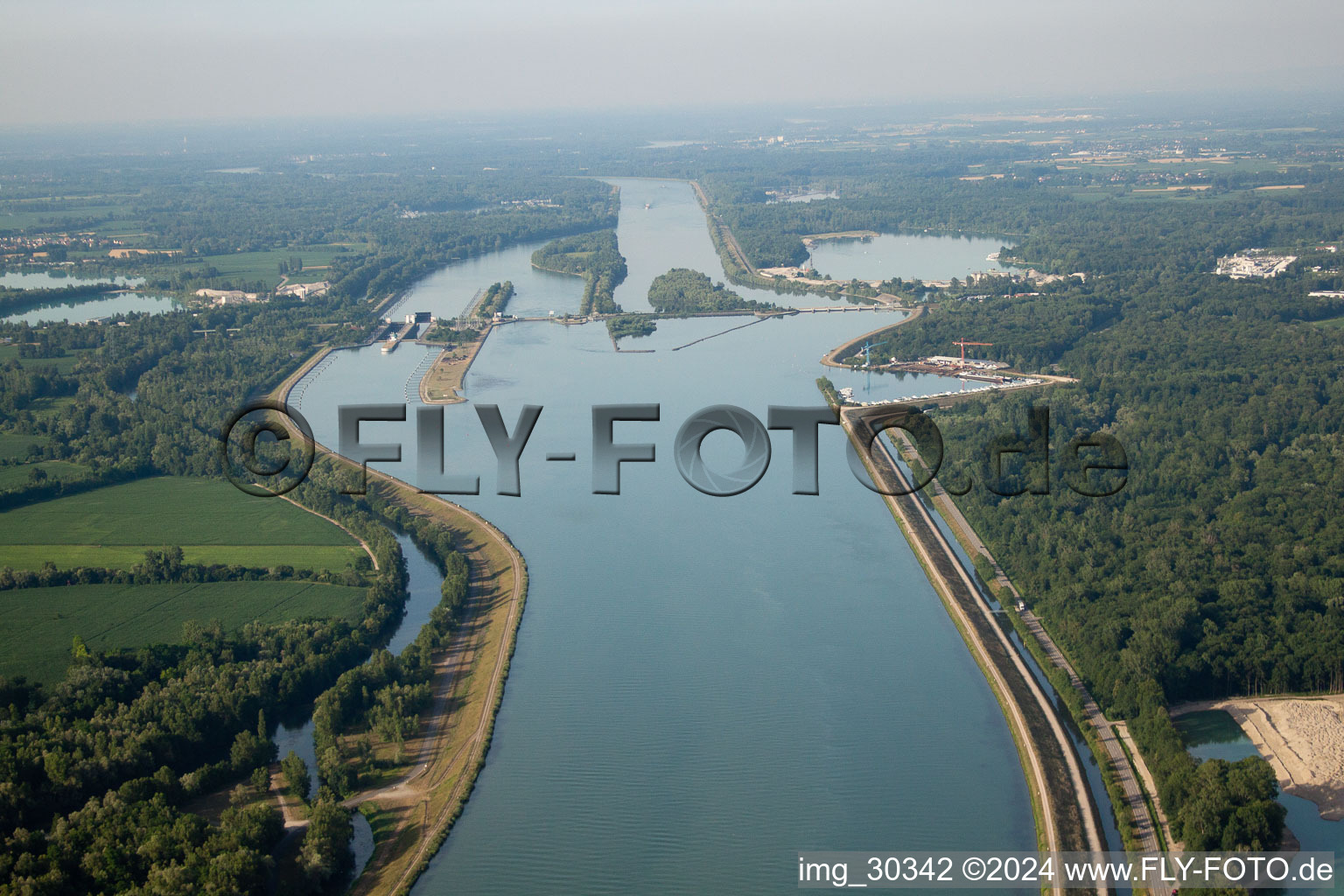 Vue aérienne de Écluse du Rhin à le quartier Diersheim in Rheinau dans le département Bade-Wurtemberg, Allemagne