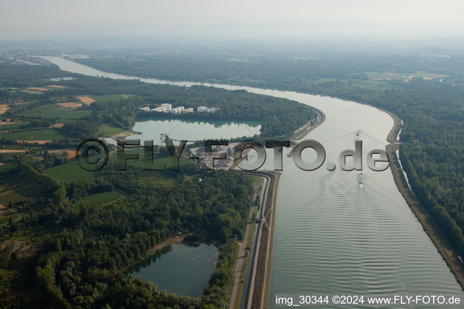 Vue aérienne de Diersheim, Rhin du nord à le quartier Honau in Rheinau dans le département Bade-Wurtemberg, Allemagne