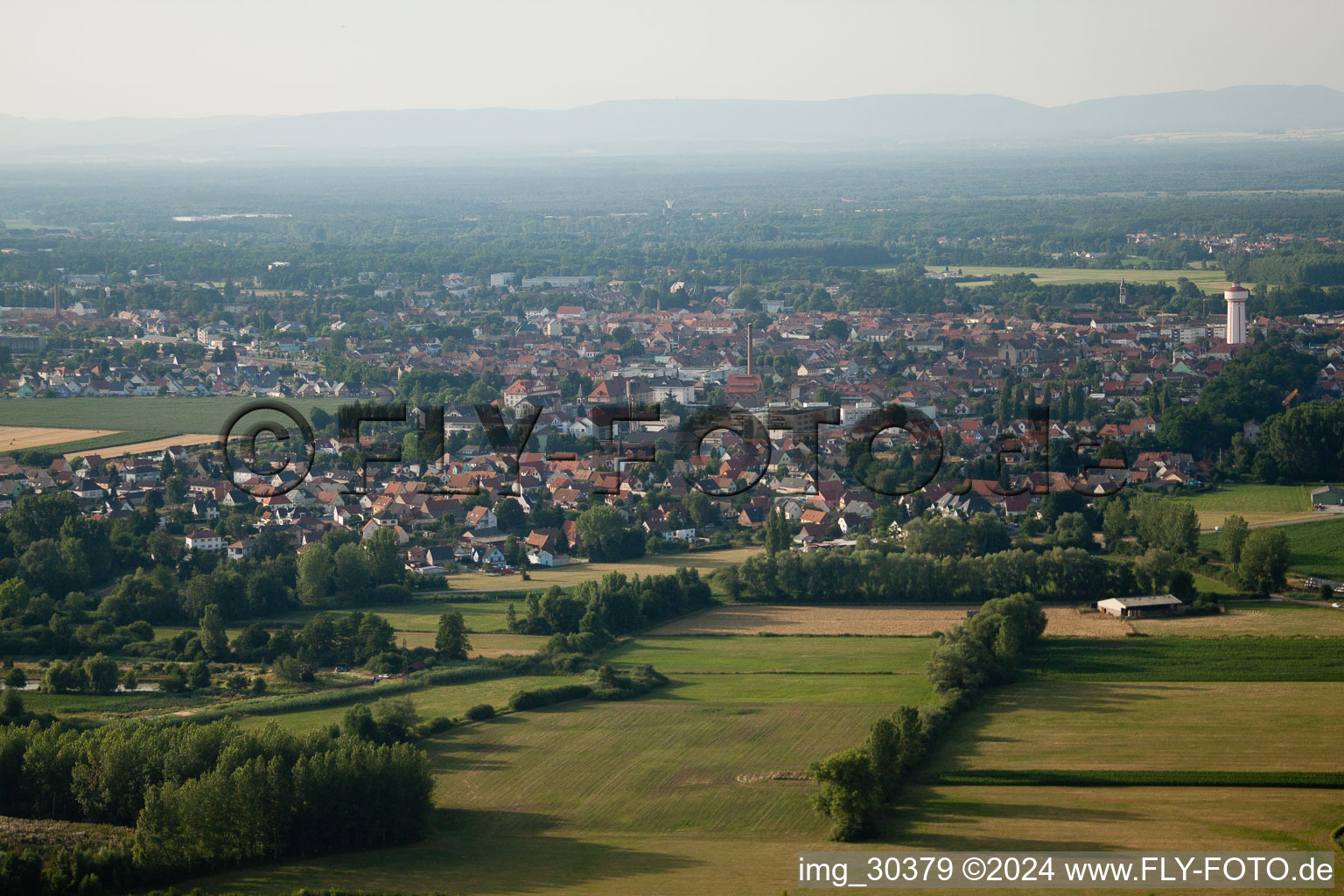 Bischwiller dans le département Bas Rhin, France depuis l'avion