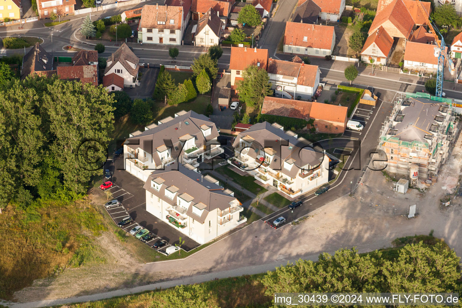 Vue aérienne de Quartier résidentiel du lotissement multifamilial impasse des Mirabelles à Oberhoffen-sur-Moder dans le département Bas Rhin, France