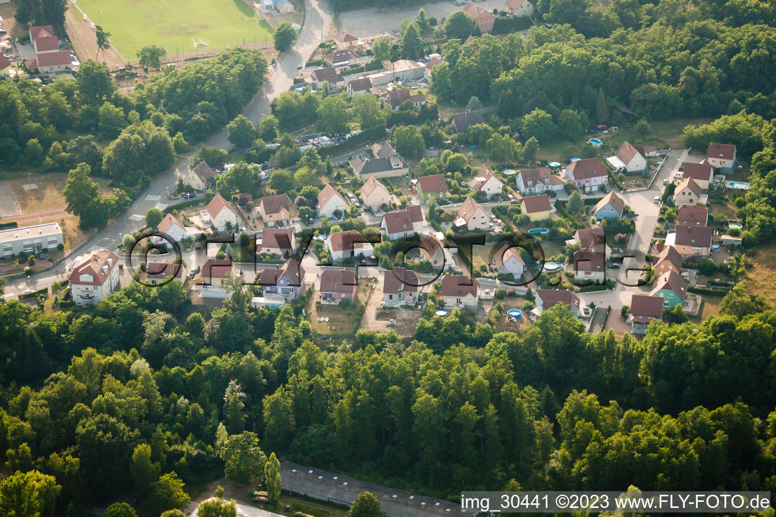 Oberhoffen-sur-Moder dans le département Bas Rhin, France vu d'un drone