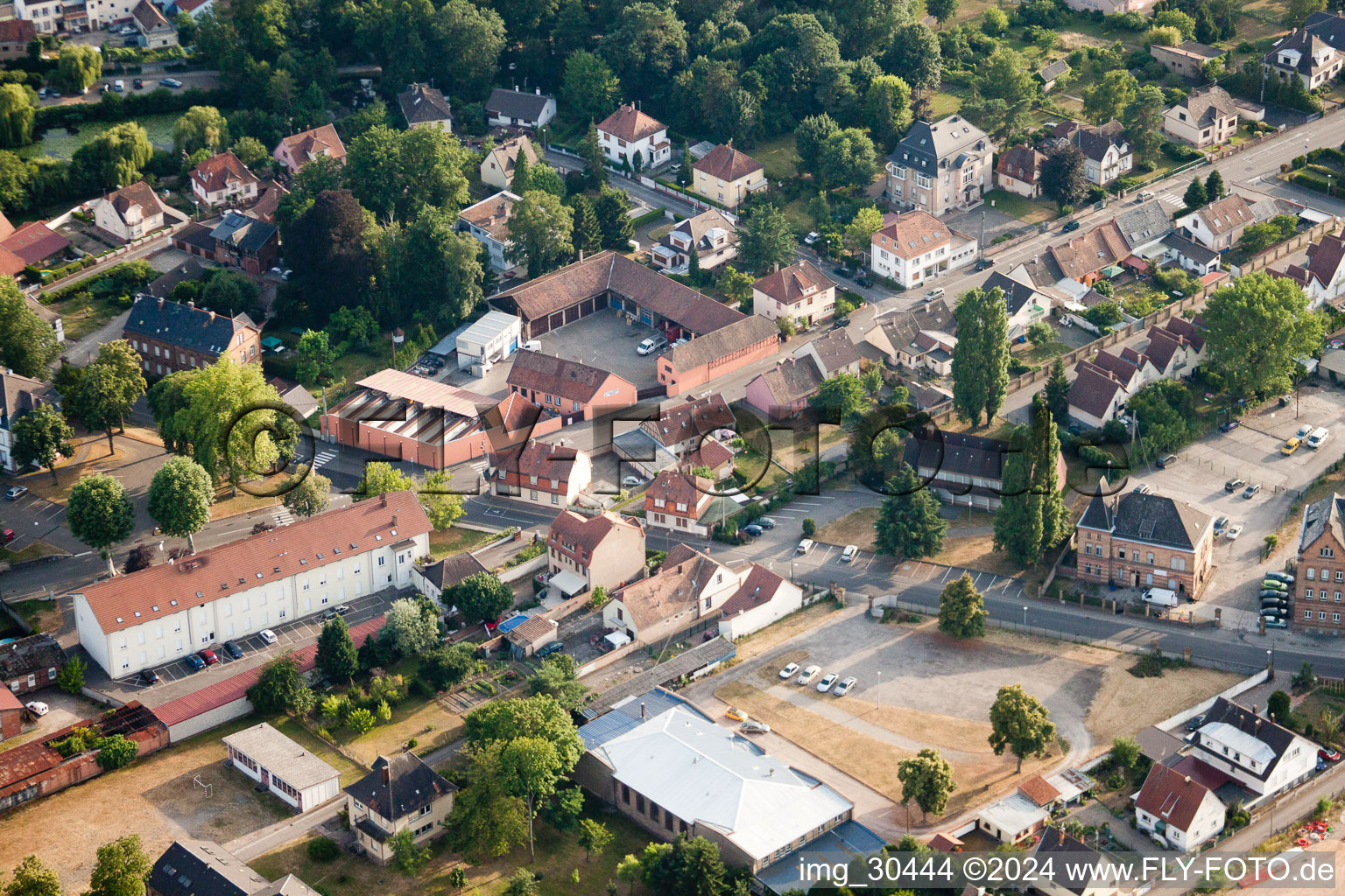 Vue oblique de Oberhoffen-sur-Moder dans le département Bas Rhin, France