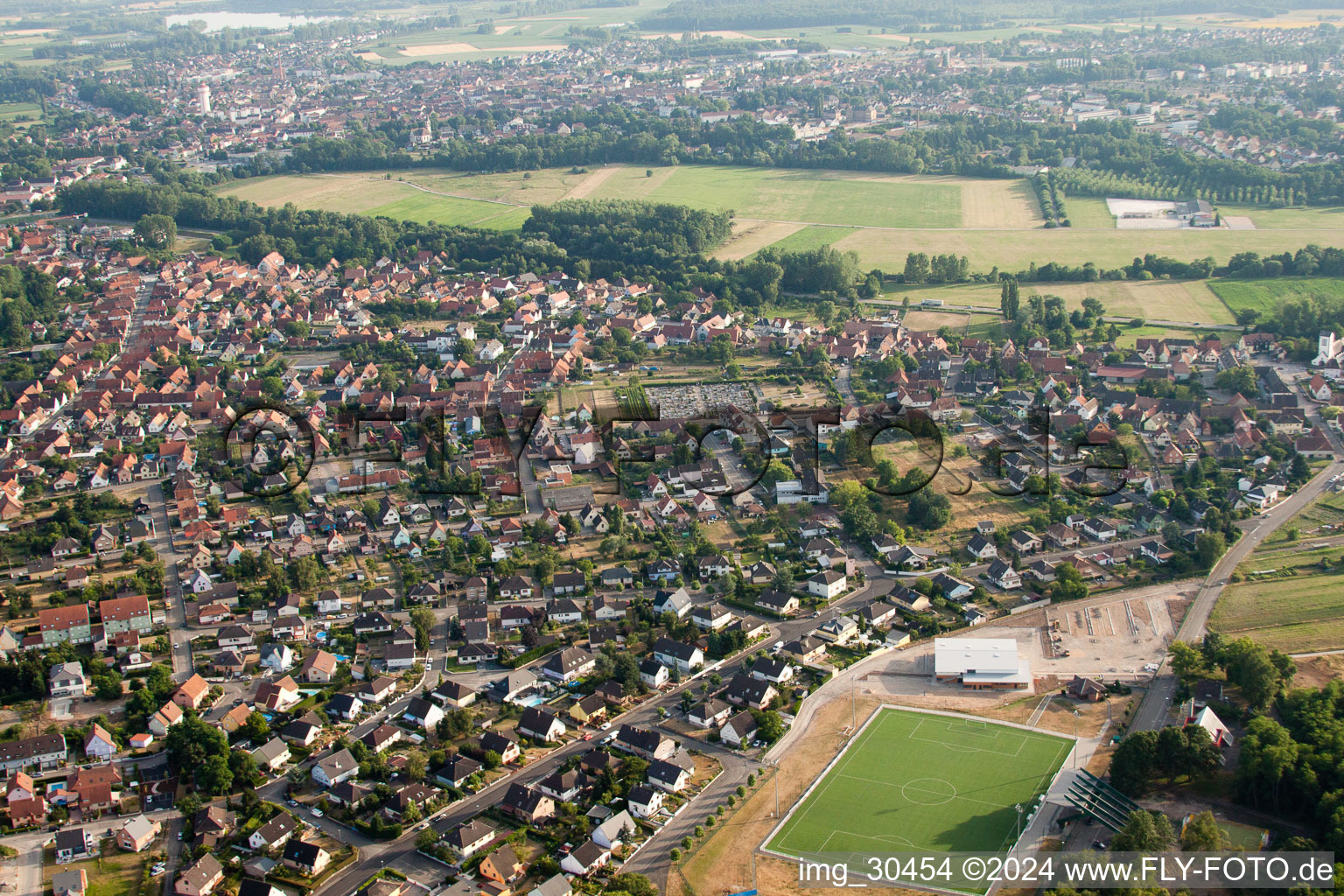 Vue d'oiseau de Oberhoffen-sur-Moder dans le département Bas Rhin, France