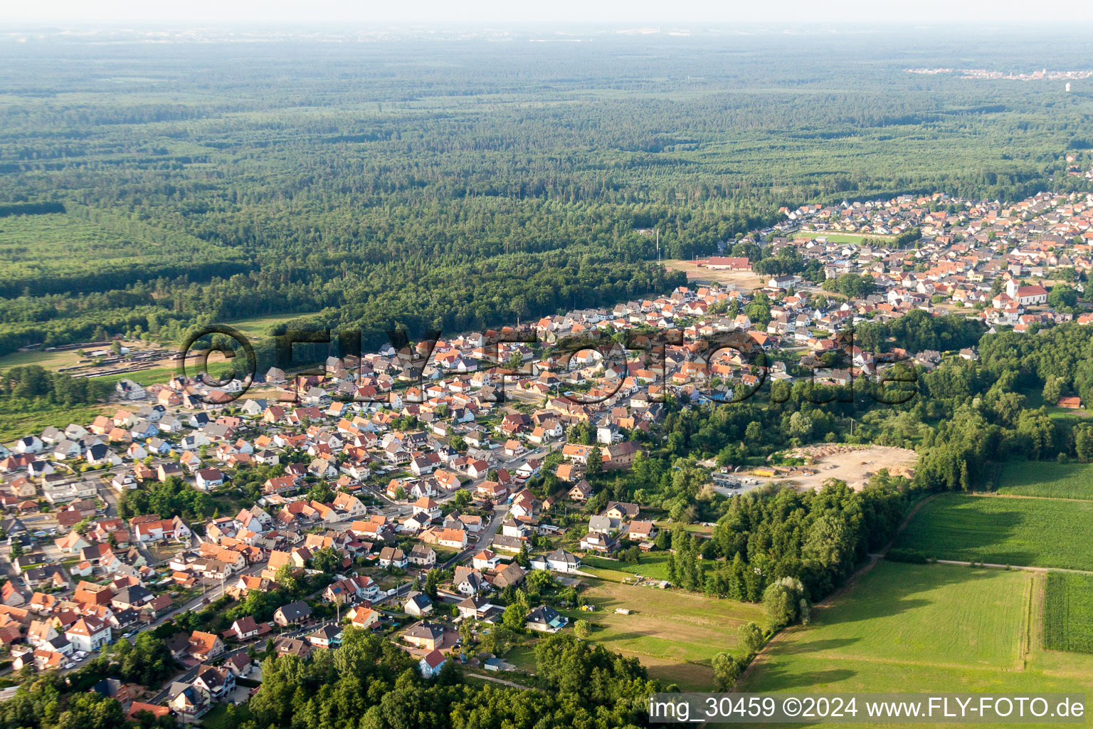 Vue aérienne de Vue sur le village à Schirrhein dans le département Bas Rhin, France