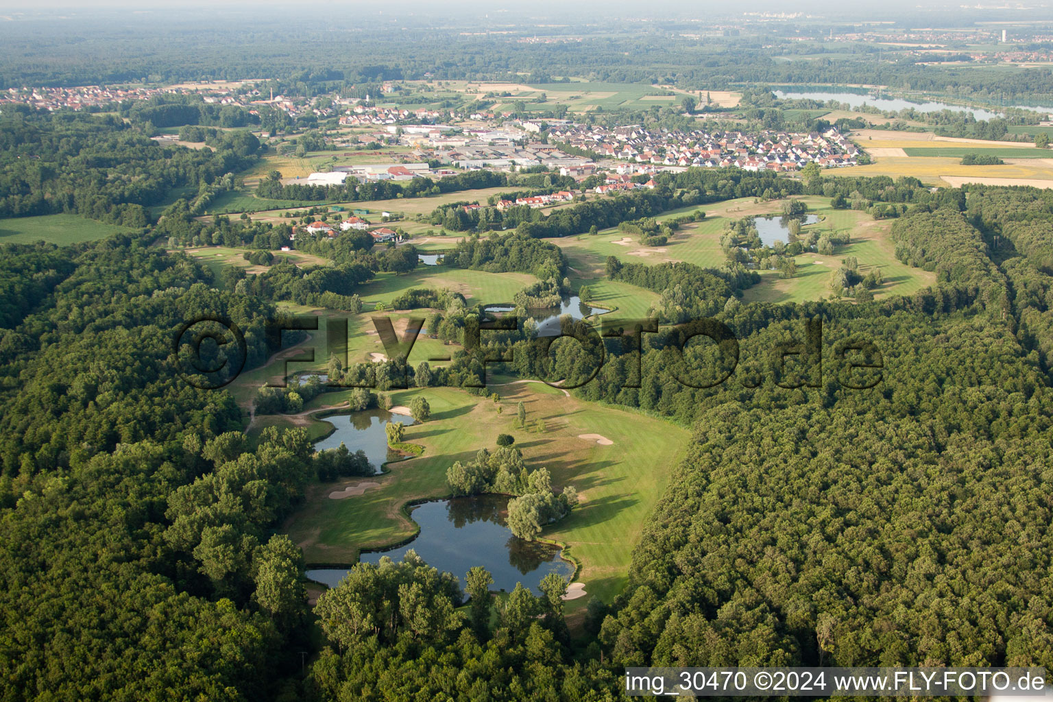 Vue aérienne de Club de golf Soufflenheim Baden-Baden à Soufflenheim dans le département Bas Rhin, France