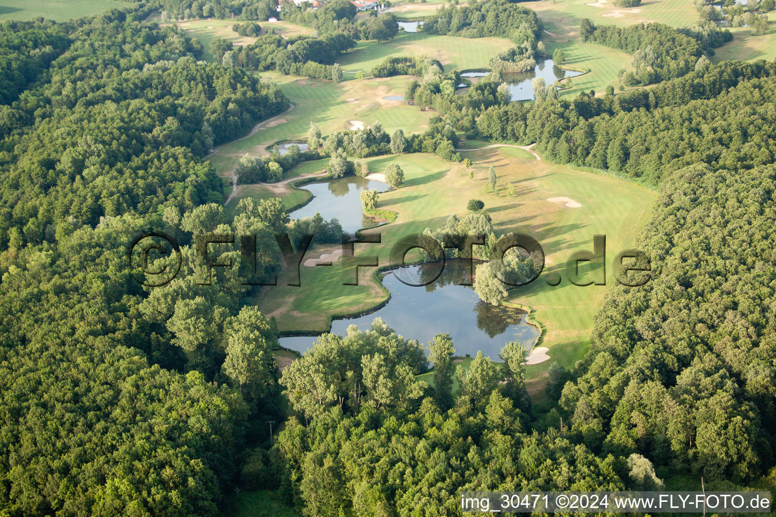 Vue aérienne de Club de golf Soufflenheim Baden-Baden à Soufflenheim dans le département Bas Rhin, France