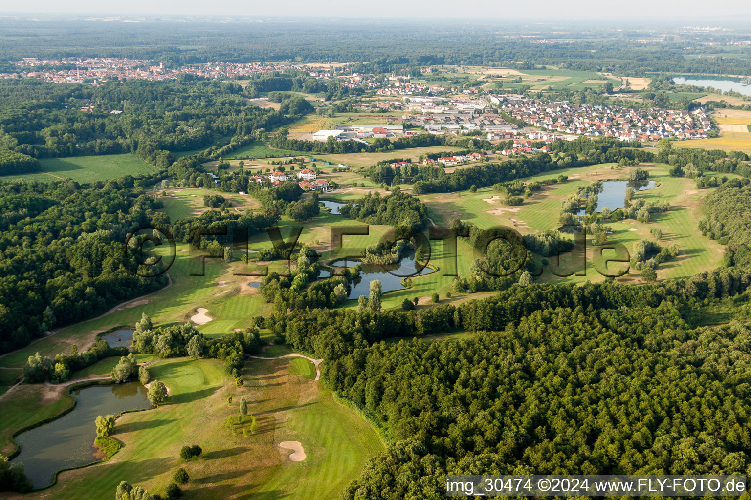 Vue aérienne de Surface du Golfclub Soufflenheim Baden-Baden à Soufflenheim dans le département Bas Rhin, France