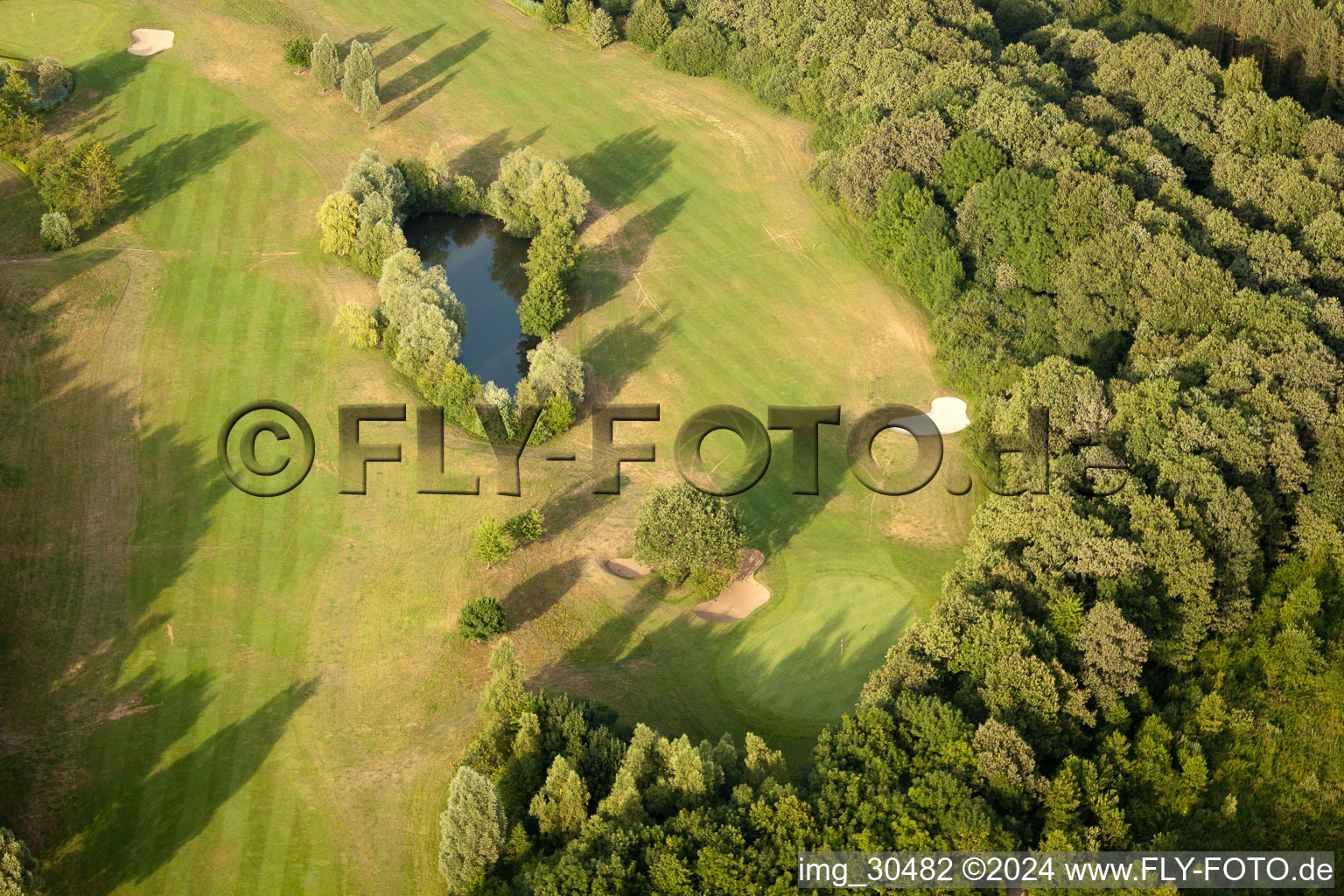 Enregistrement par drone de Club de golf Soufflenheim Baden-Baden à Soufflenheim dans le département Bas Rhin, France