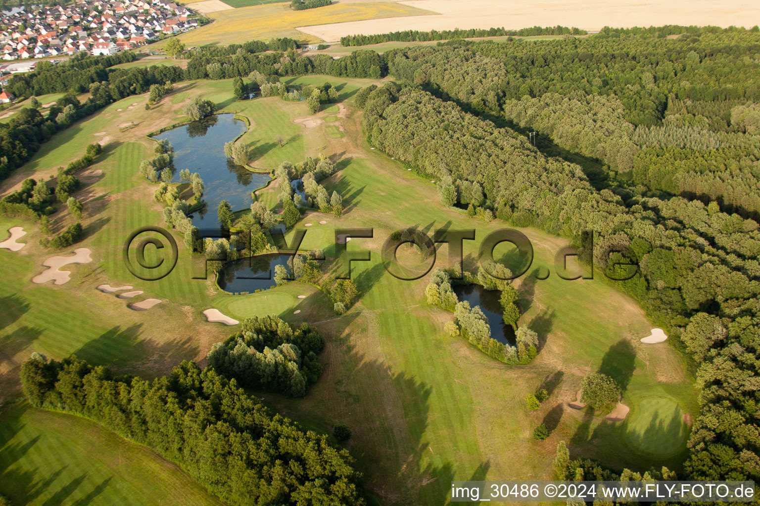 Club de golf Soufflenheim Baden-Baden à Soufflenheim dans le département Bas Rhin, France vu d'un drone