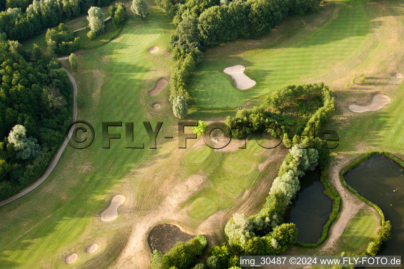 Vue aérienne de Club de golf Soufflenheim Baden-Baden à Soufflenheim dans le département Bas Rhin, France