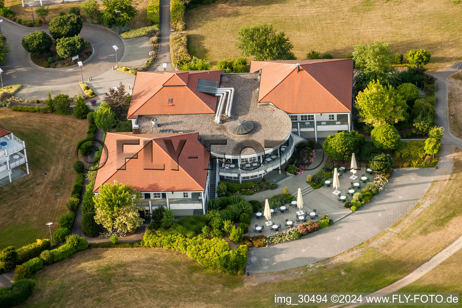 Vue aérienne de Restaurant du Golf Club Soufflenheim Baden-Baden à Soufflenheim dans le département Bas Rhin, France