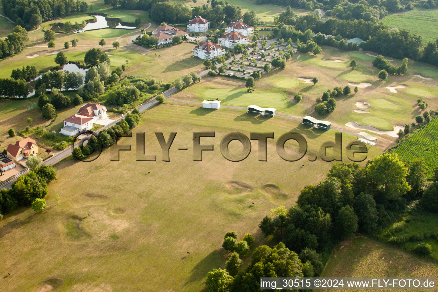 Enregistrement par drone de Club de golf Soufflenheim Baden-Baden à Soufflenheim dans le département Bas Rhin, France