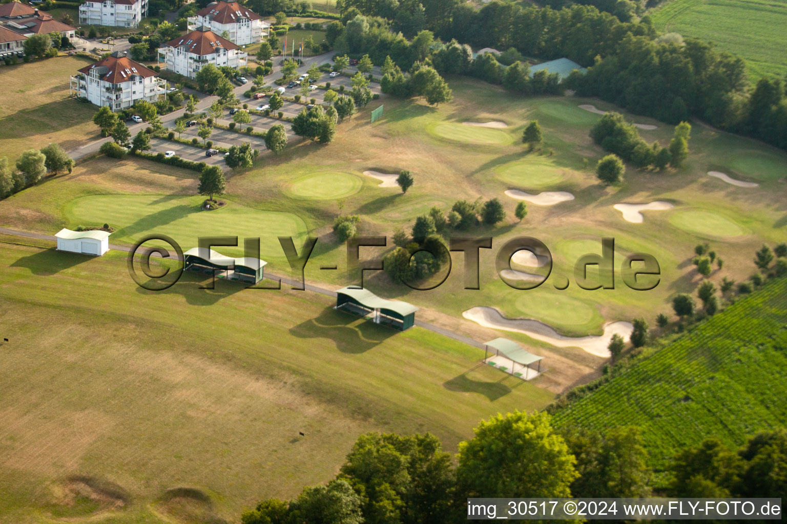 Club de golf Soufflenheim Baden-Baden à Soufflenheim dans le département Bas Rhin, France du point de vue du drone