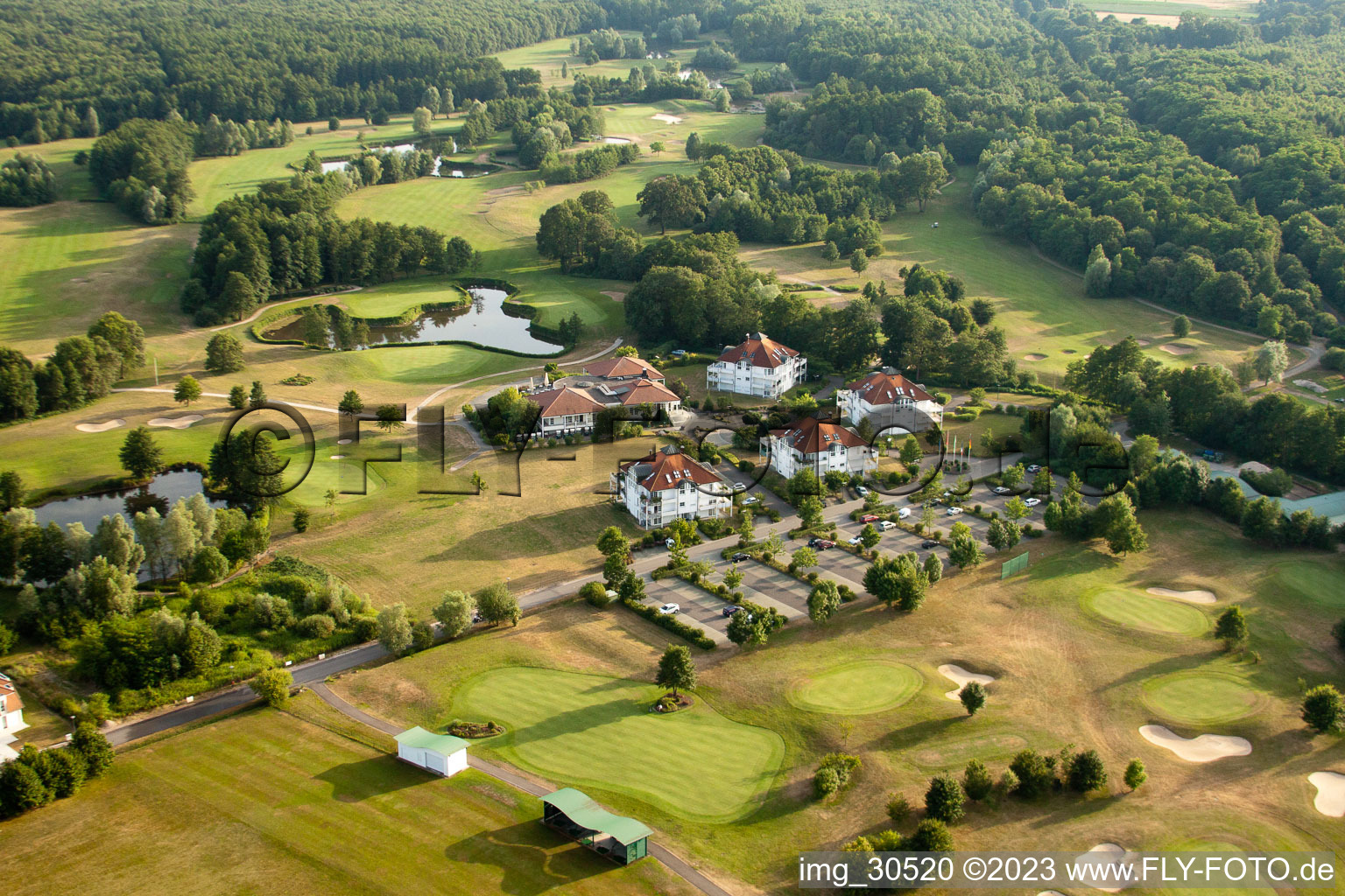 Club de golf Soufflenheim Baden-Baden à Soufflenheim dans le département Bas Rhin, France vu d'un drone