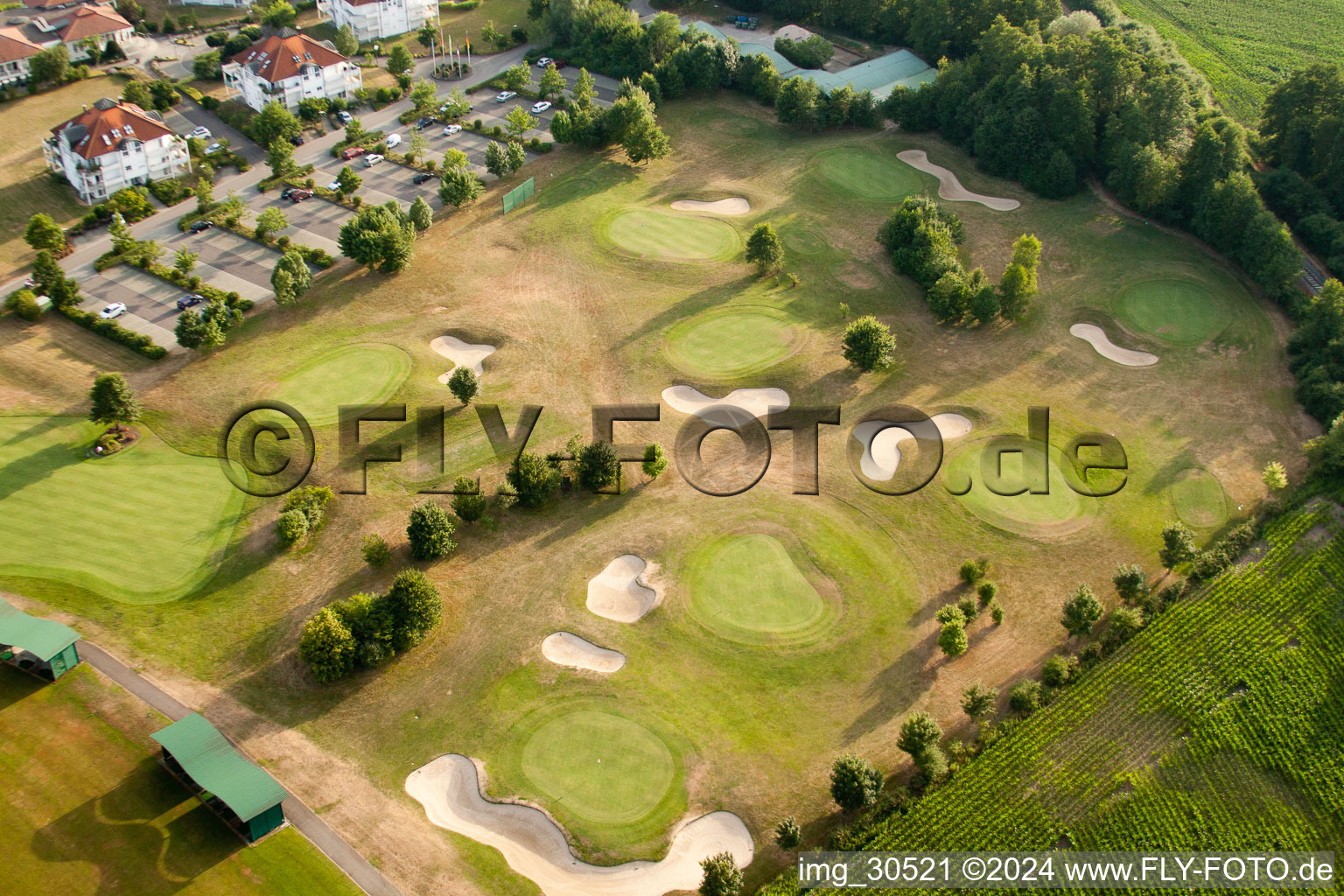 Vue aérienne de Club de golf Soufflenheim Baden-Baden à Soufflenheim dans le département Bas Rhin, France