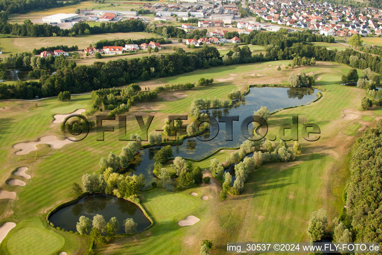 Vue aérienne de Club de golf Soufflenheim Baden-Baden à Soufflenheim dans le département Bas Rhin, France