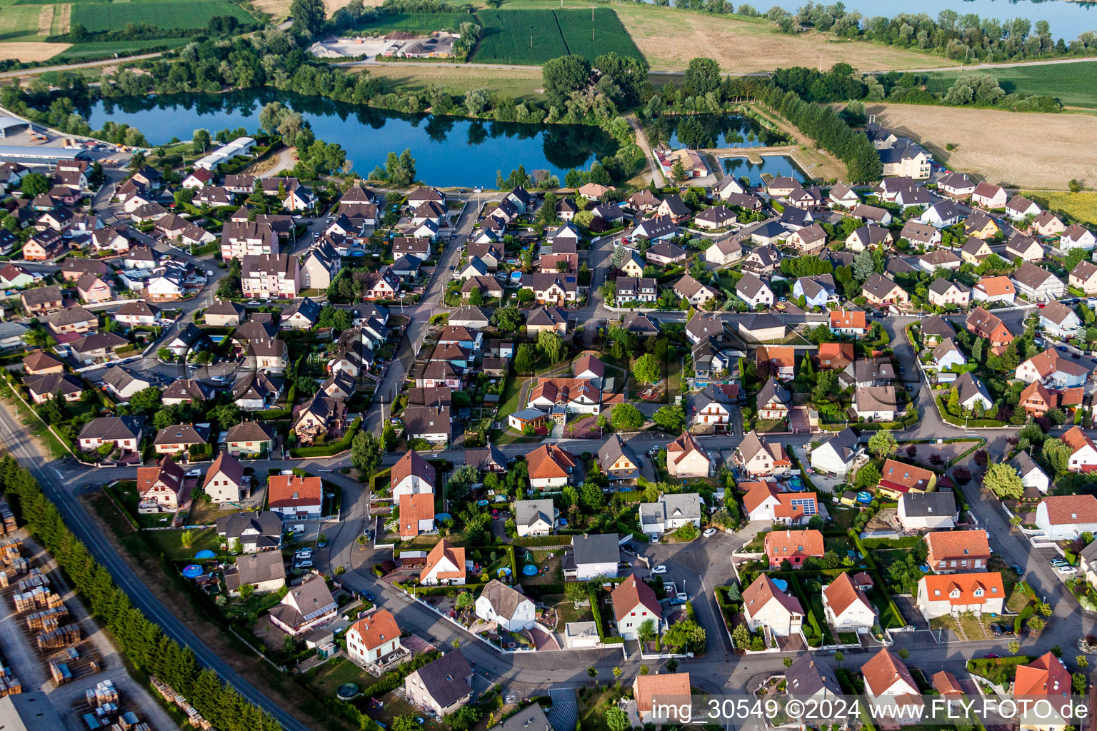 Vue aérienne de Zone de peuplement à Soufflenheim dans le département Bas Rhin, France